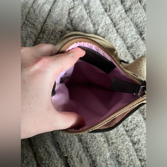 Coach Sutton Signature Swingpack - Picture 3 of 5